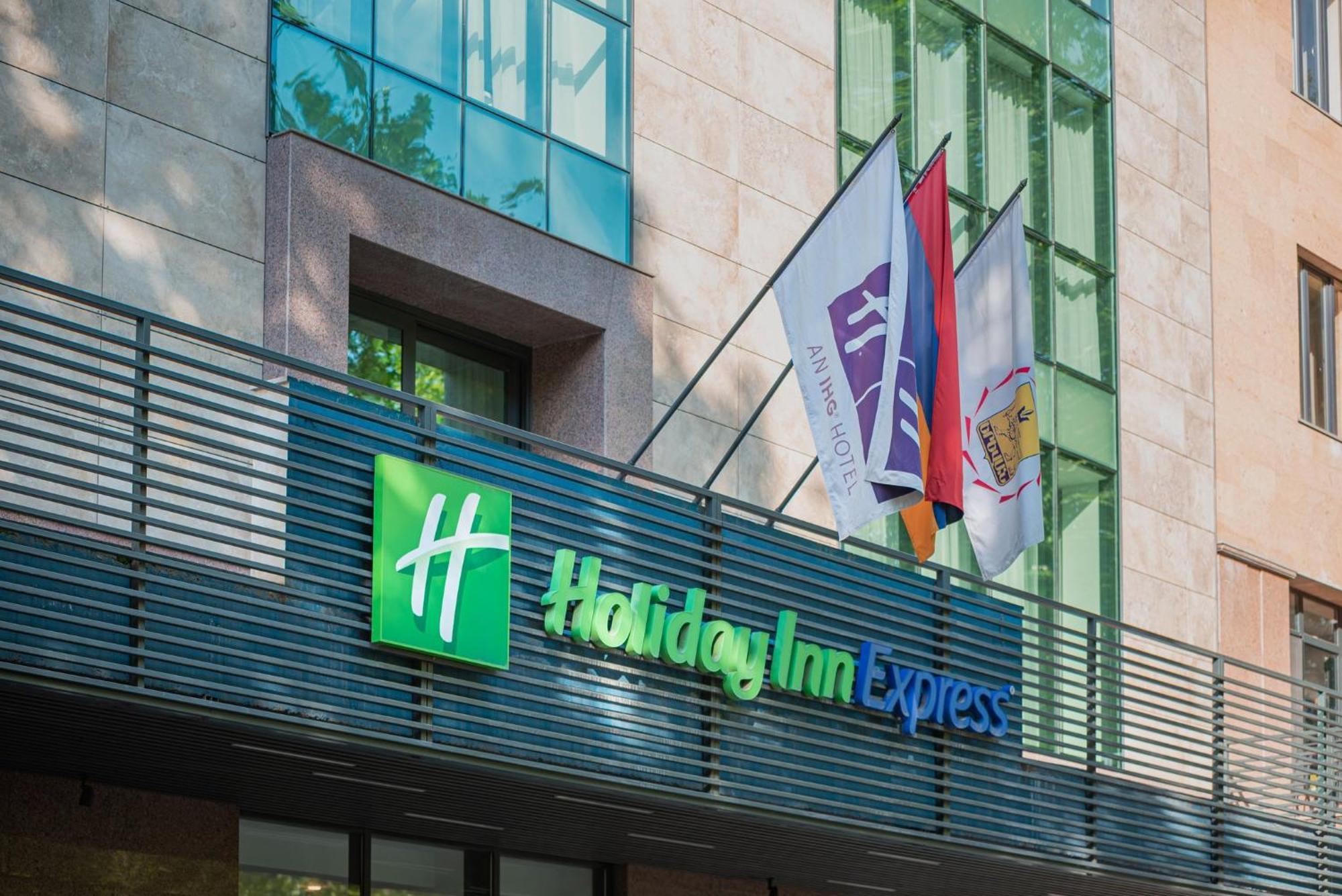 Holiday Inn Express - Yerevan, An Ihg Hotel Ngoại thất bức ảnh