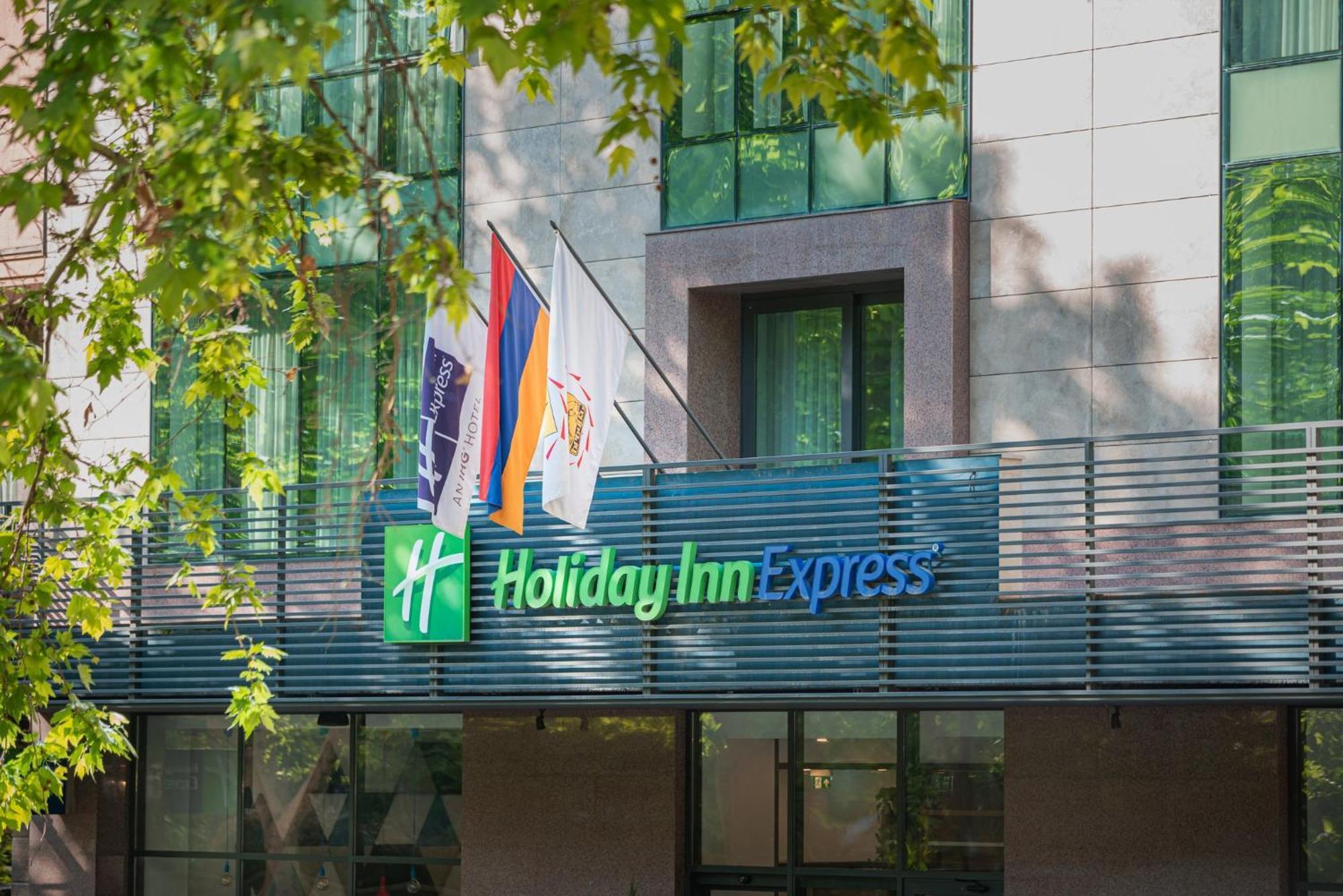 Holiday Inn Express - Yerevan, An Ihg Hotel Ngoại thất bức ảnh