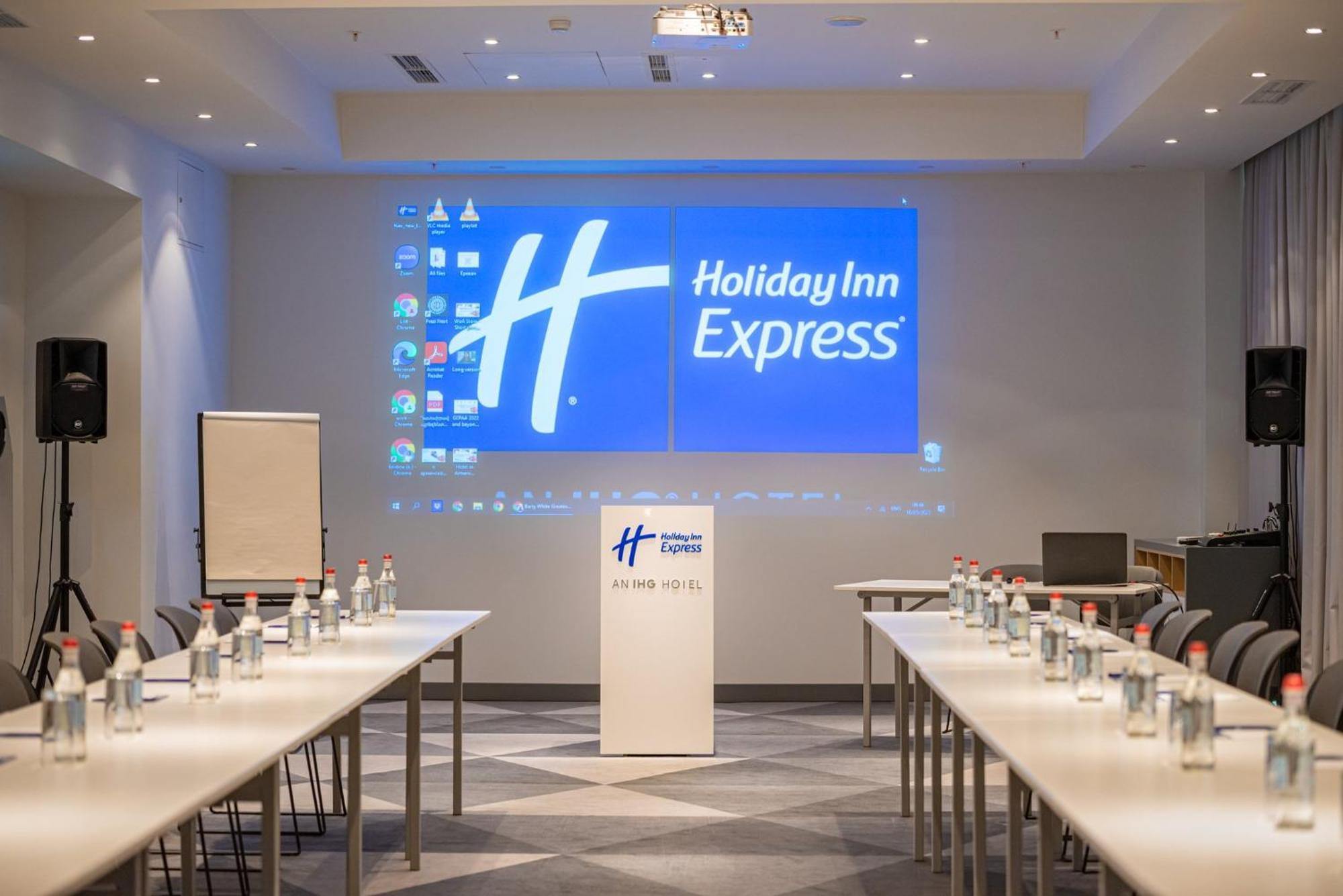 Holiday Inn Express - Yerevan, An Ihg Hotel Ngoại thất bức ảnh