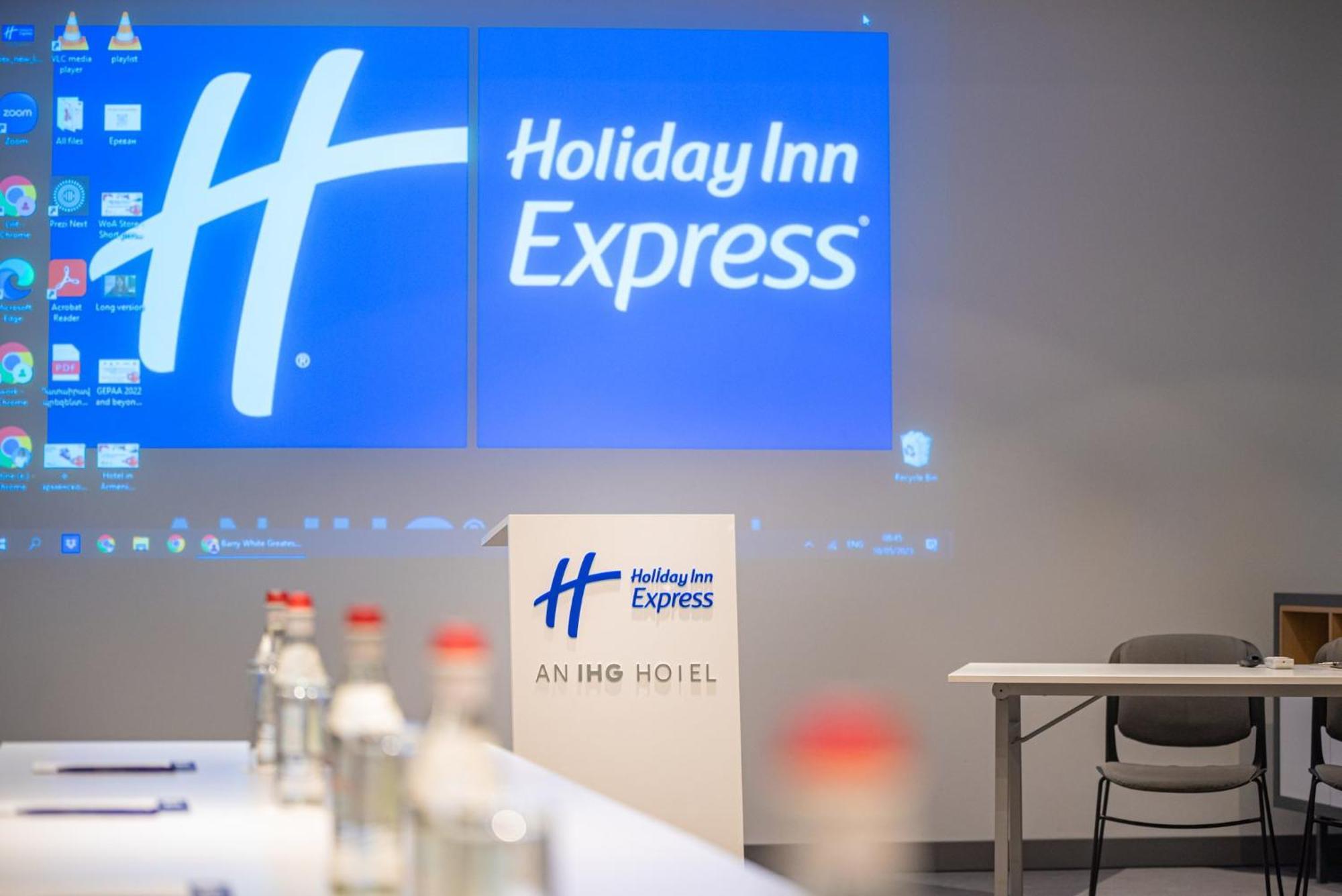 Holiday Inn Express - Yerevan, An Ihg Hotel Ngoại thất bức ảnh